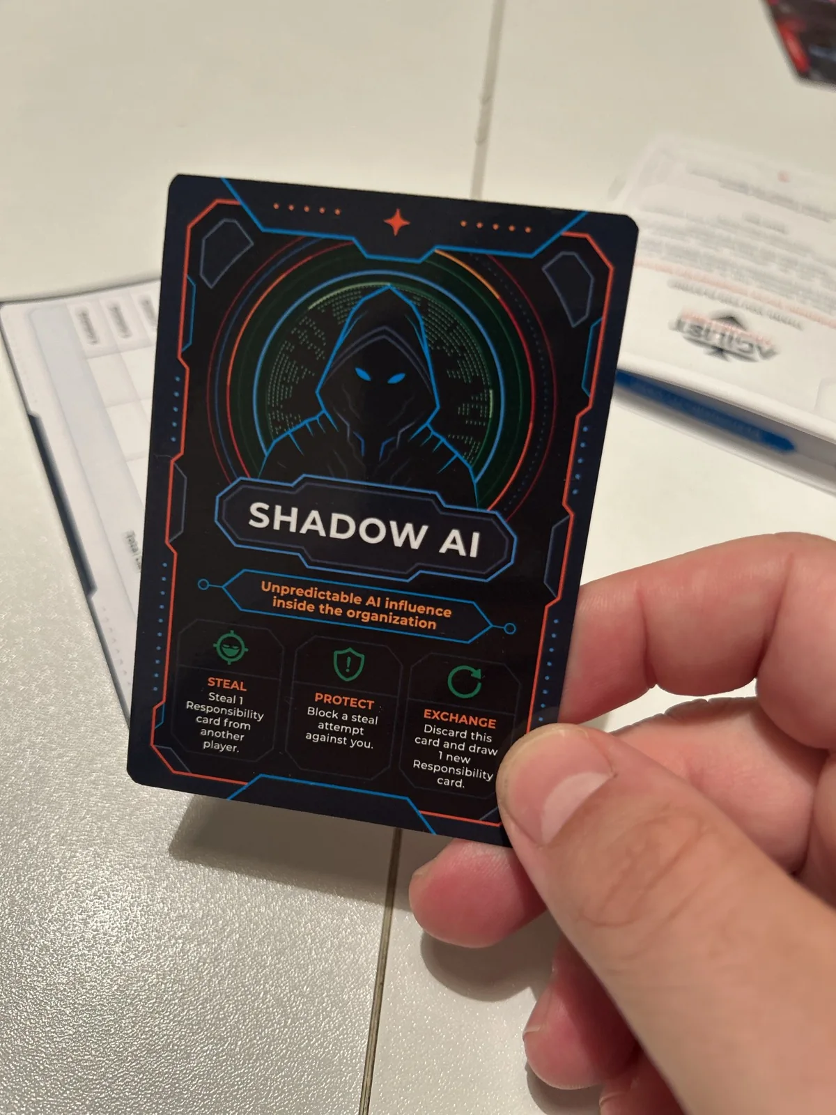 Ruka drži kartu Shadow AI iz prvog pilot izdanja Agilist AI Playing Cards.